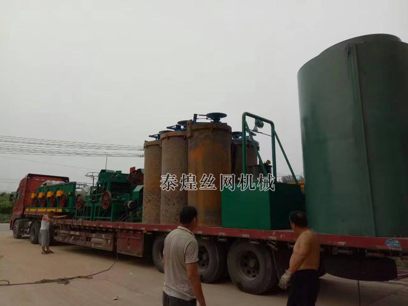 復合直進式拔絲機裝車發貨中